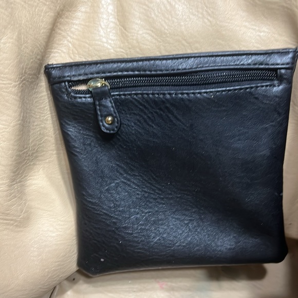 Gorgeous green and black man made leather bucket bag with 3 tassels - Picture 5 of 8